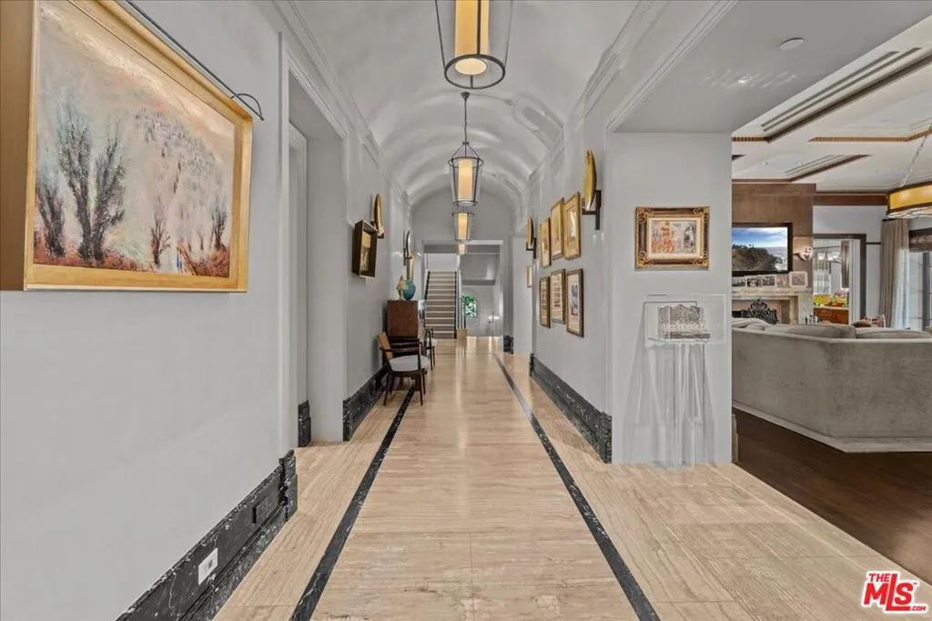 804 N Elm Drive, Beverly Hills, California 90210 home-pic-11